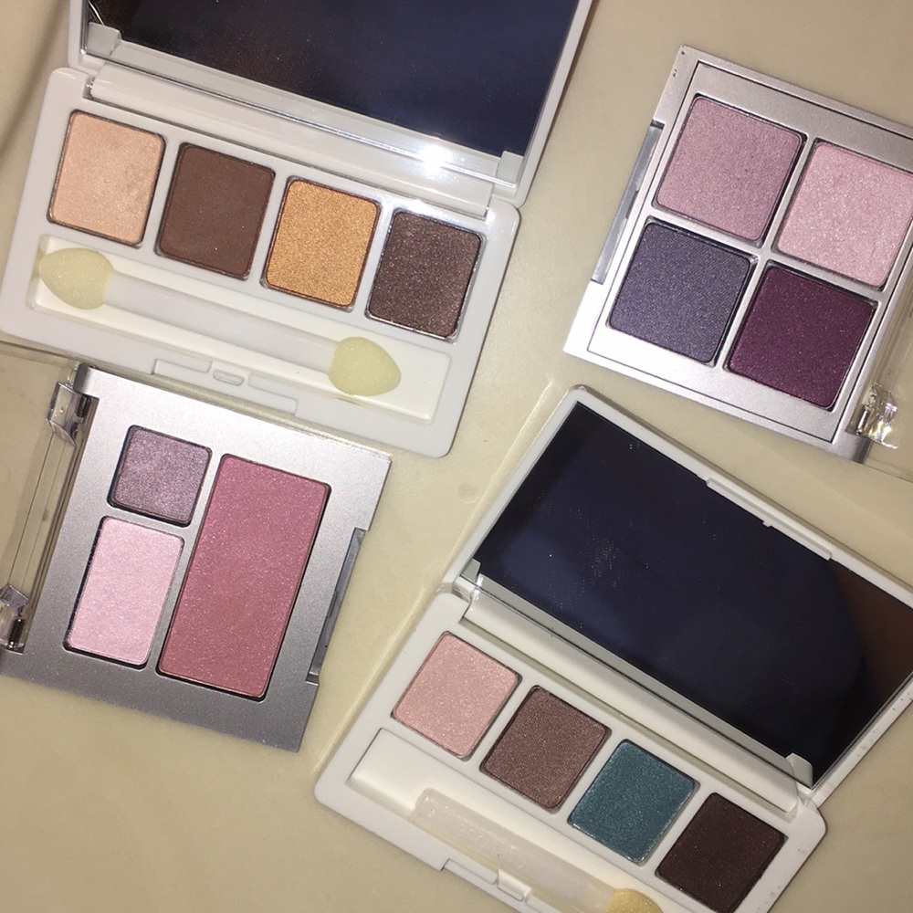 Eye shadow pallets